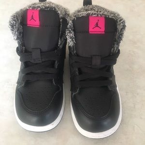 Toddler girl retro 1 with fur size 8c bulk/pink